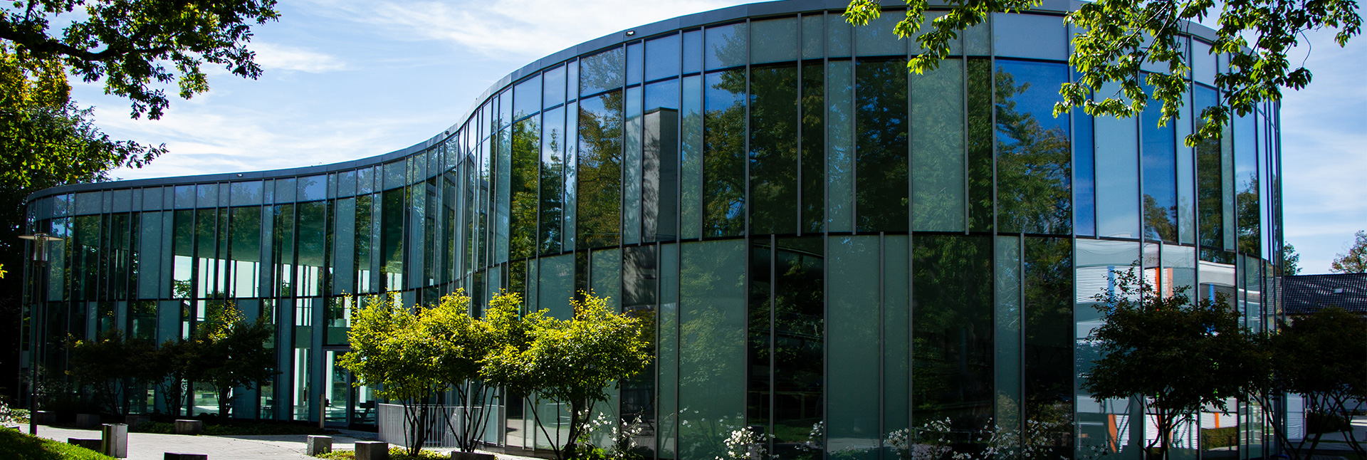 Fassade des Ismaninger Hallenbads.