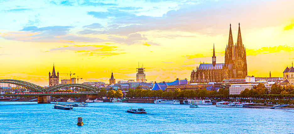 Koeln Skyline mit Dom im Vordergrund