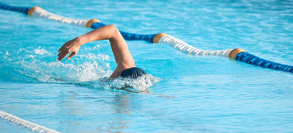 Mobile-Schwimmer-beim-Training-936×426-1