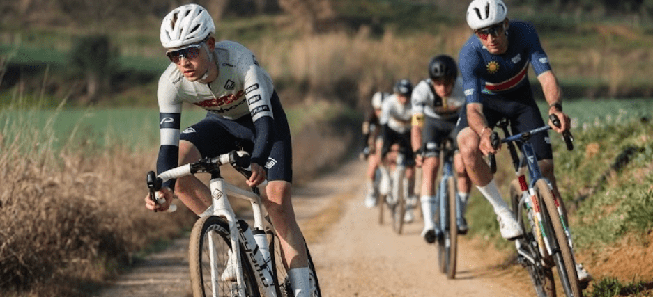 Luca Dressler auf dem Gravel-Bike. Luca Dressler auf dem Gravel-Bike.