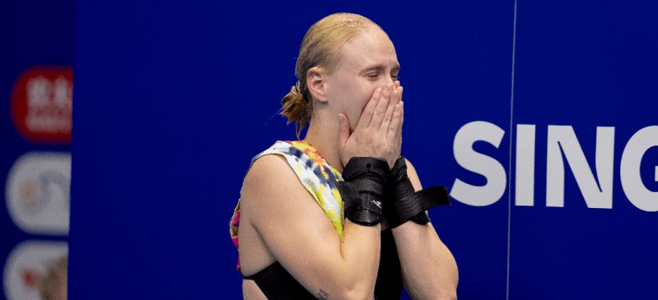 Pauline Pfeif weint vor Glück nach dem Gewinn von WM-Silber im Turmspringen in Singapur 2025. Pauline Pfeif weint vor Glück nach dem Gewinn von WM-Silber im Turmspringen in Singapur 2025.