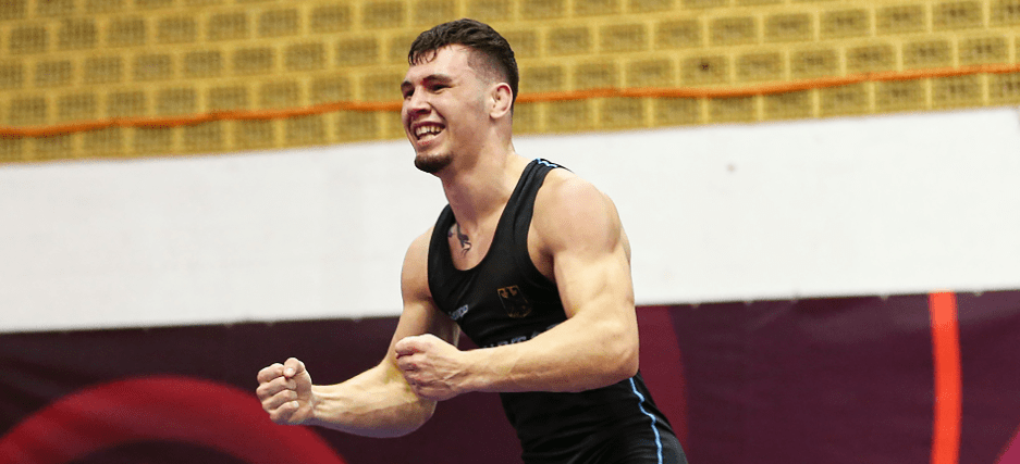 Rostislav Leicht jubelt nach seinem Sieg über seinen Gegner. Rostislav Leicht jubelt nach seinem Sieg über seinen Gegner.